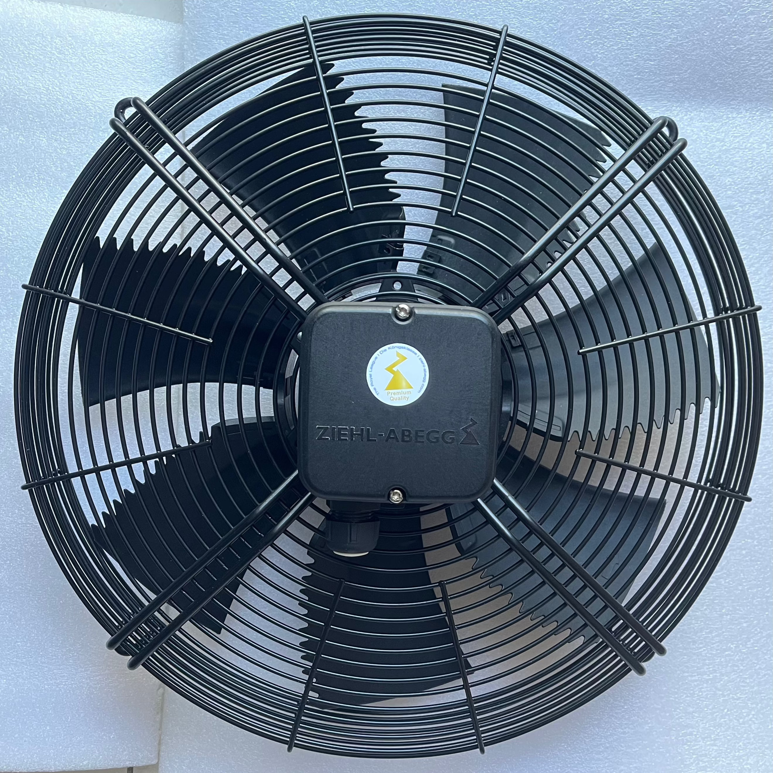 FE040-4DK.2C.V7
ZIEHL-ABEGG Axial Fan
