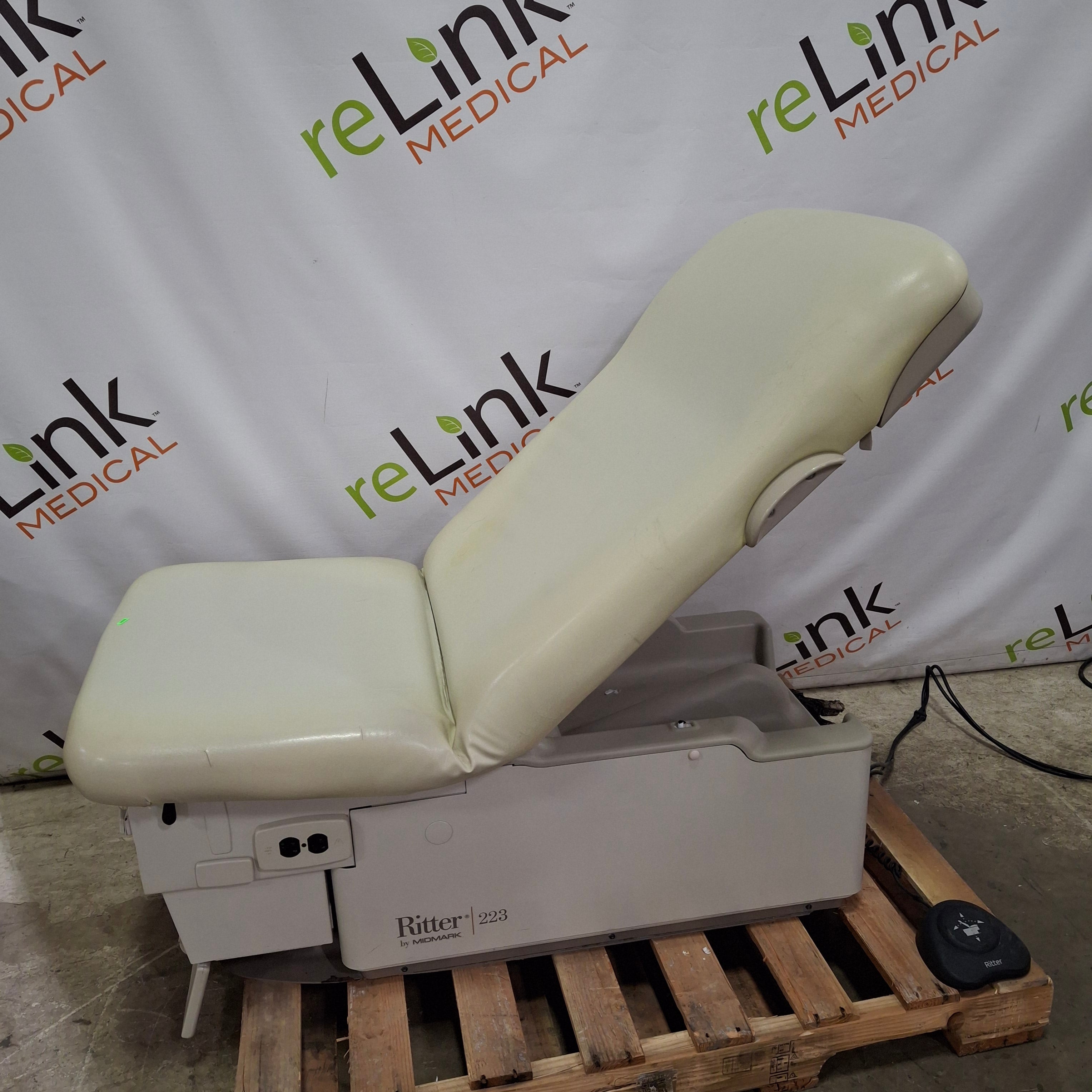 Midmark 223 Hi-Lo Power Barrier Free Procedure Exam Table