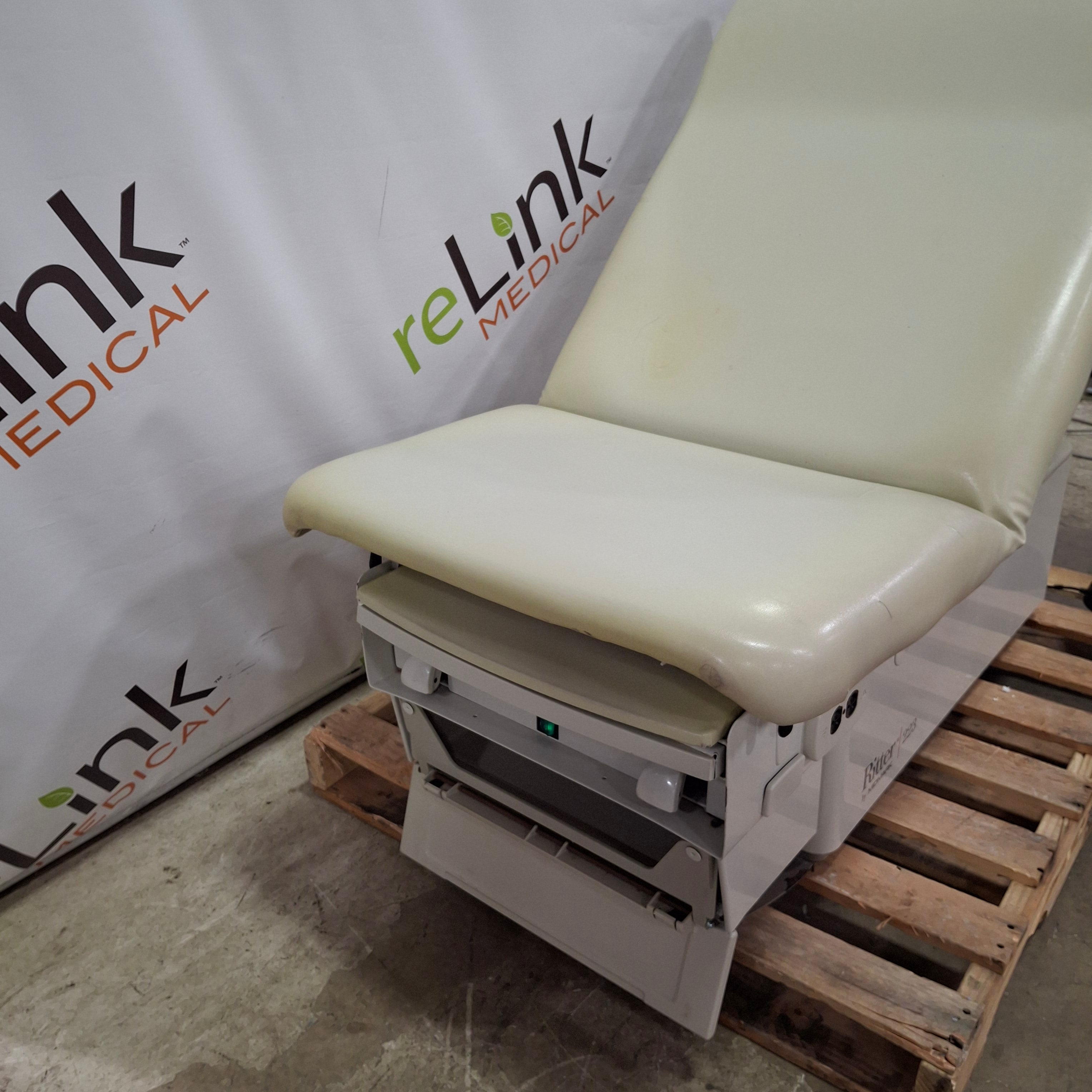 Midmark 223 Hi-Lo Power Barrier Free Procedure Exam Table