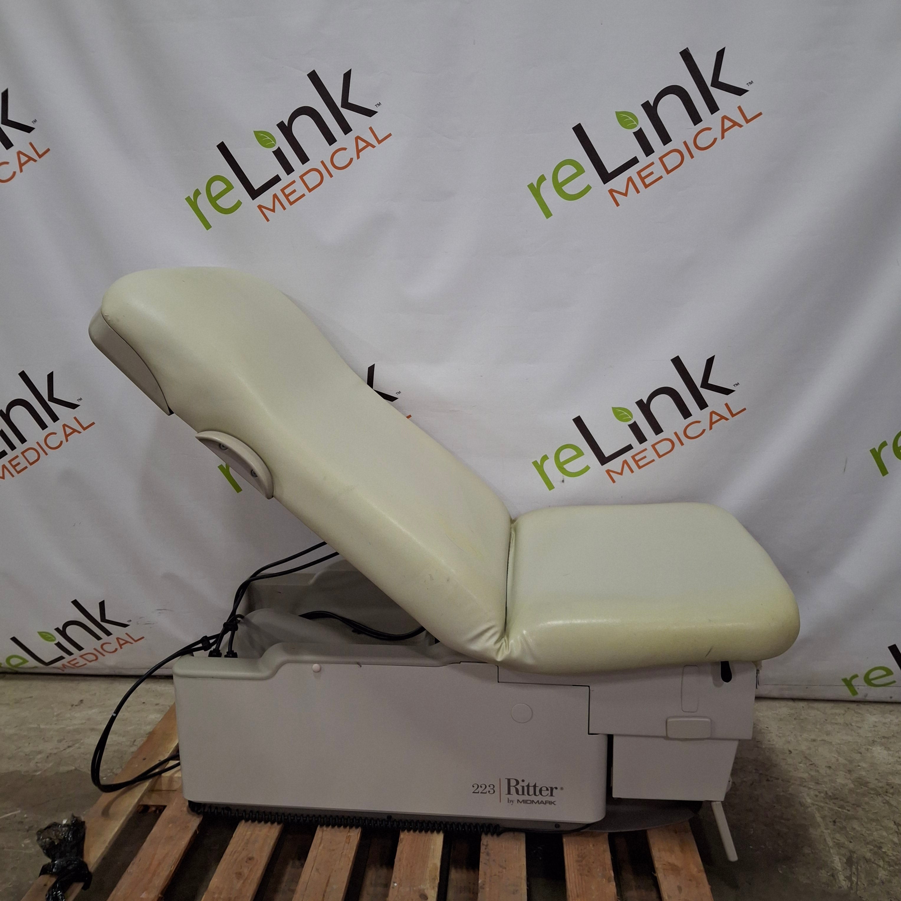 Midmark 223 Hi-Lo Power Barrier Free Procedure Exam Table