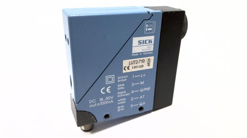 LUT2710 | SICK Luminescence Sensor 18–30 VDC with LED Indicators