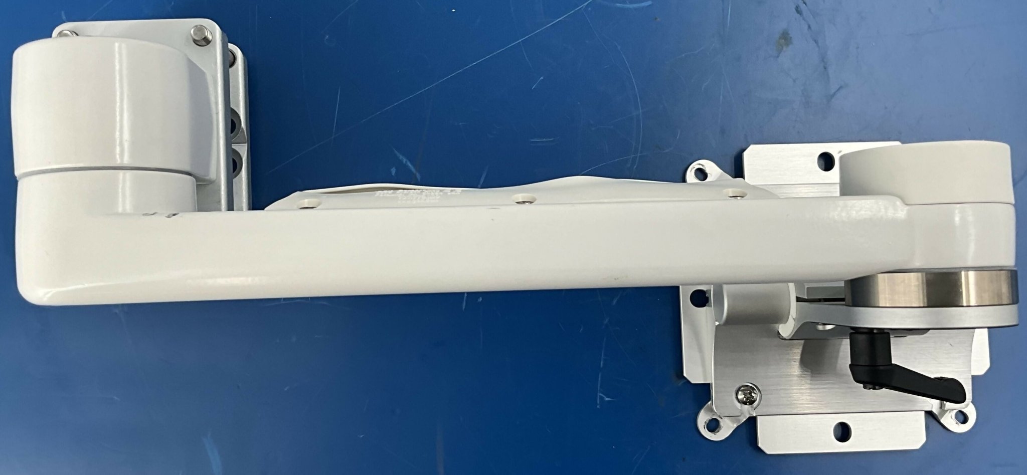 GCX M Series, Pivot Arm Wall Mount (WMM-0001-01B) PHILIPS