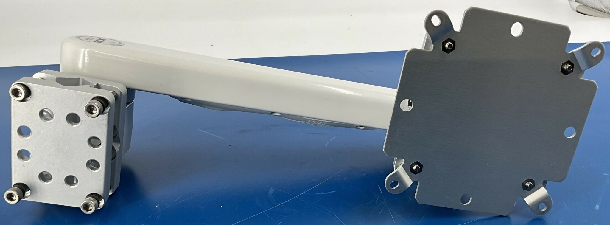 GCX M Series, Pivot Arm Wall Mount (WMM-0001-01B) PHILIPS