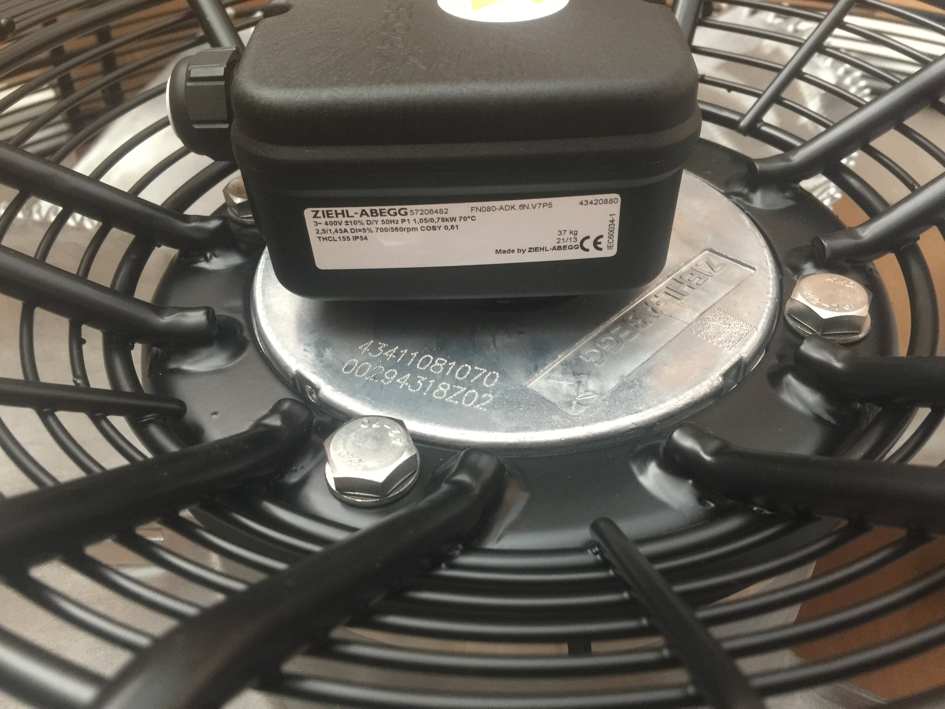 FN080-ADK.6N.V7P5 ZIEHL-ABEGG Axial Fan 0.82kW 2.1A 670rpm