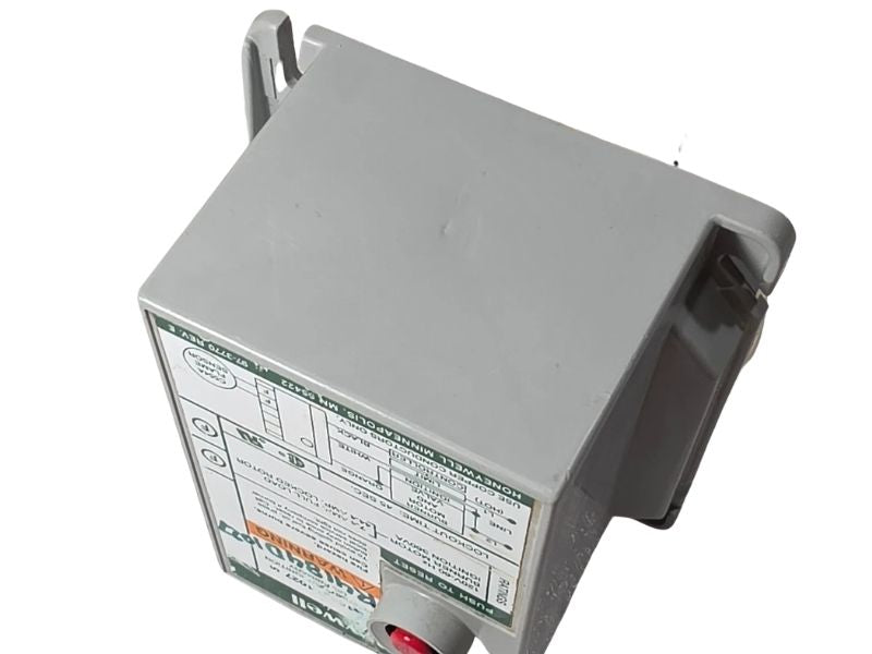 Honeywell R4184D1027 Primary Oil Burner Control for Intermittent Ignition Heating Systems