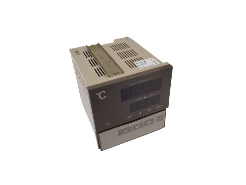 Omron E5AX-A Temperature Controller for Process Automation
