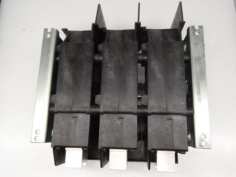 Siemens MCS620R 200A 3-Pole Non-Fusible Disconnect Switch 600VAC Panel Mount