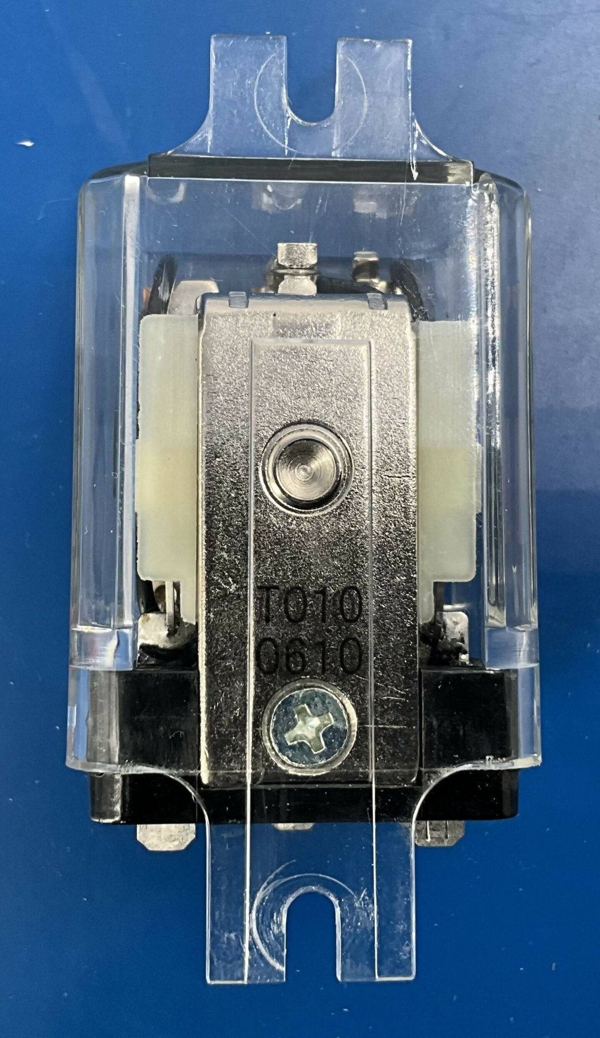24V DC 3 Pole Double Throw (3PDT) Enclosed Relay (46-170053P12) GE