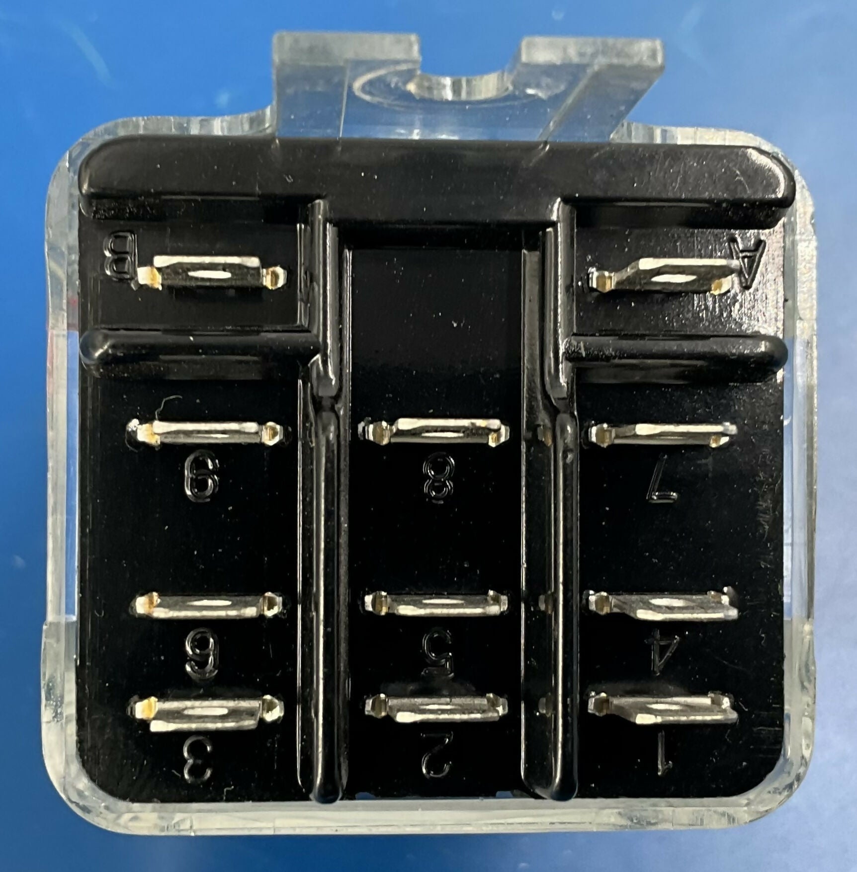 24V DC 3 Pole Double Throw (3PDT) Enclosed Relay (46-170053P12) GE
