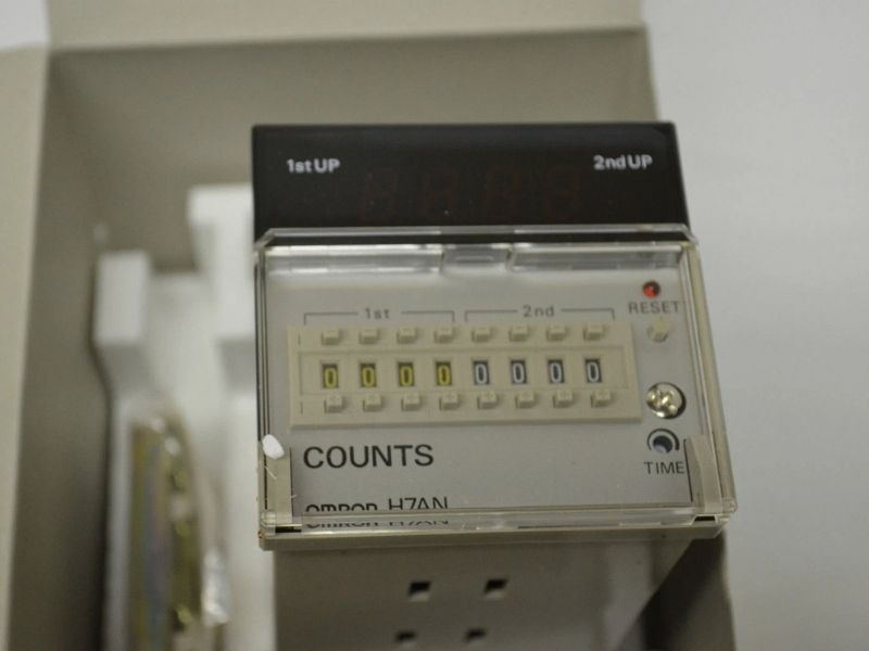 Omron H7AN-WE4DM Digital Counter with Double Preset Function