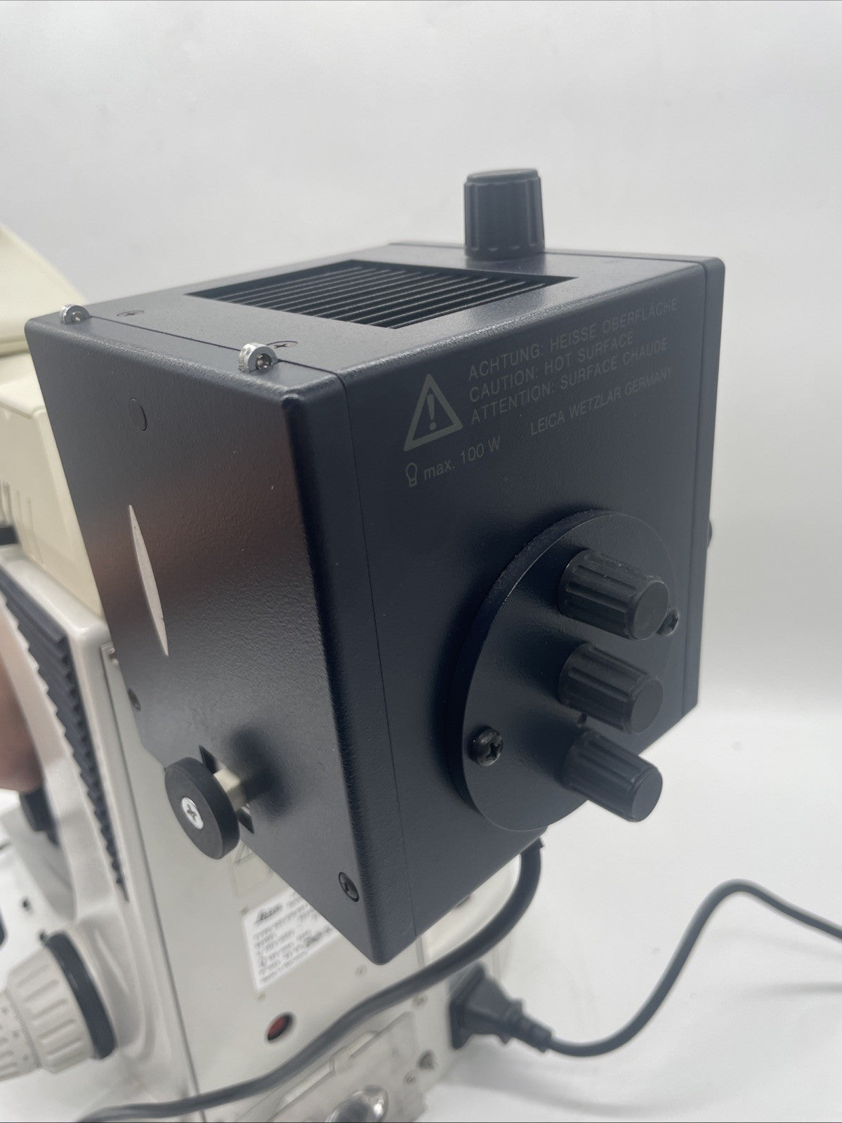 Leica DMLB Fluorescence Microscope. Missing Parts. Burnt Bulb UNTESTED LB30T
