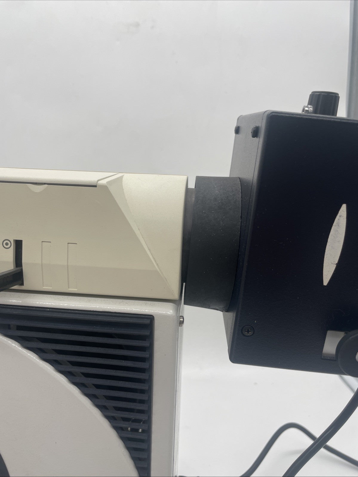 Leica DMLB Fluorescence Microscope. Missing Parts. Burnt Bulb UNTESTED LB30T