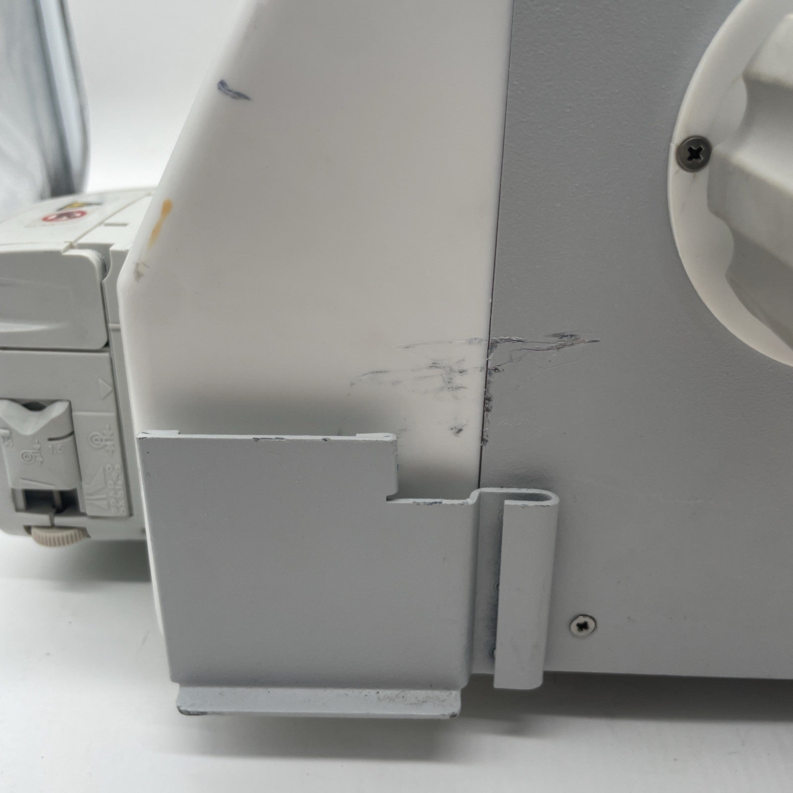 Genii Gi 4000 ESU Electrosurgical Unit Console (REF: G11-100-01) 30 Day Warranty