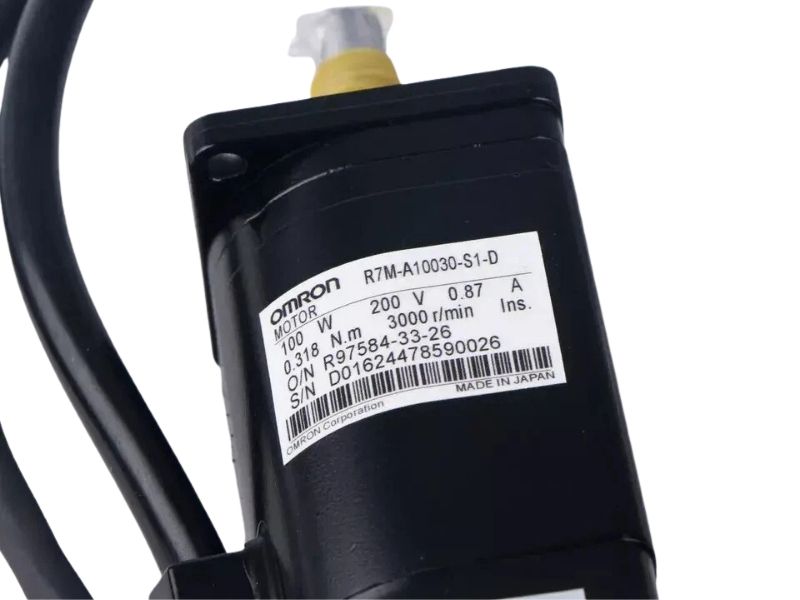Omron R7M-A10030-S1 Servo Motor 100W 3000RPM 230VAC Incremental Encoder