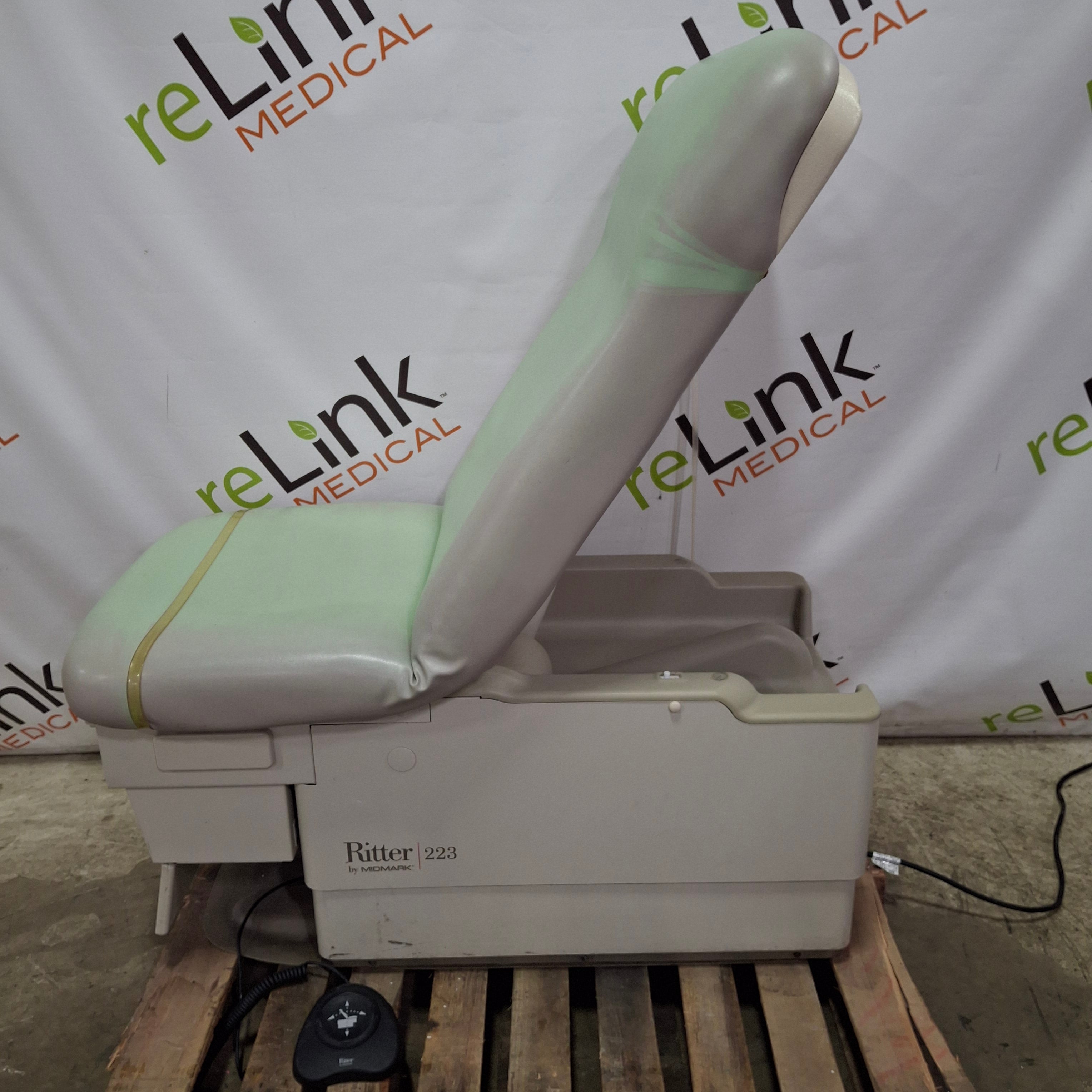 Midmark 223 Hi-Lo Power Barrier Free Procedure Exam Table