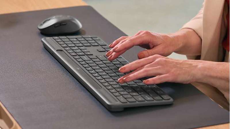 Logitech Signature Slim Solar+ K980 for Business Wireless Keyboard