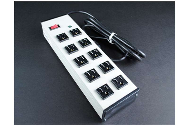 Wiremold Plug-In Outlet Center Unit / 120V/15A/10 O/L /lighted switch/6' cord