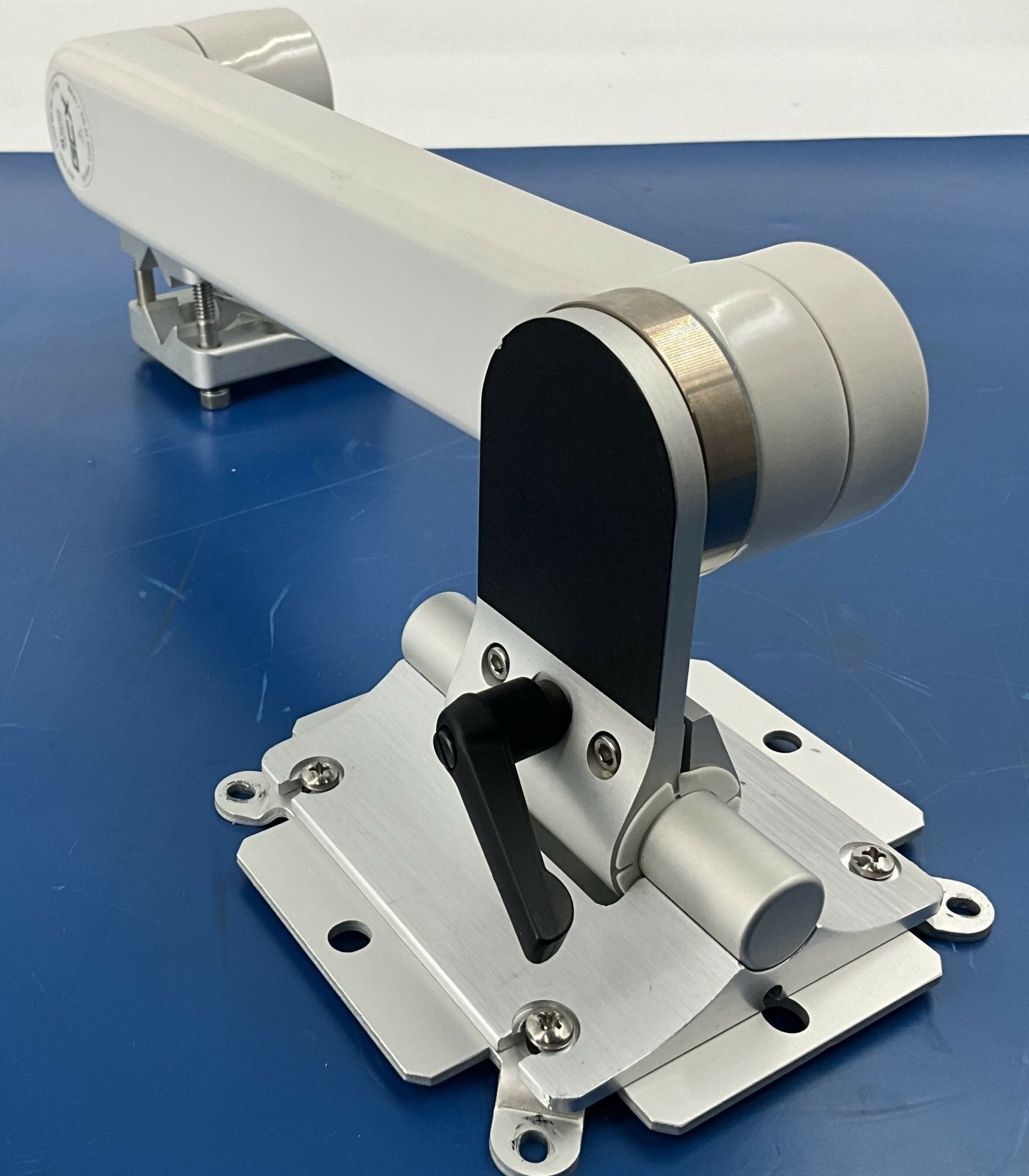 GCX M Series, Pivot Arm Wall Mount (WMM-0001-01B) PHILIPS