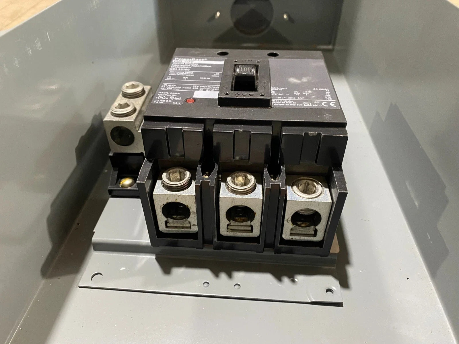 Q23225NRB | Schneider Electric Square D 225A 3-Pole Non-Fusible Safety Switch