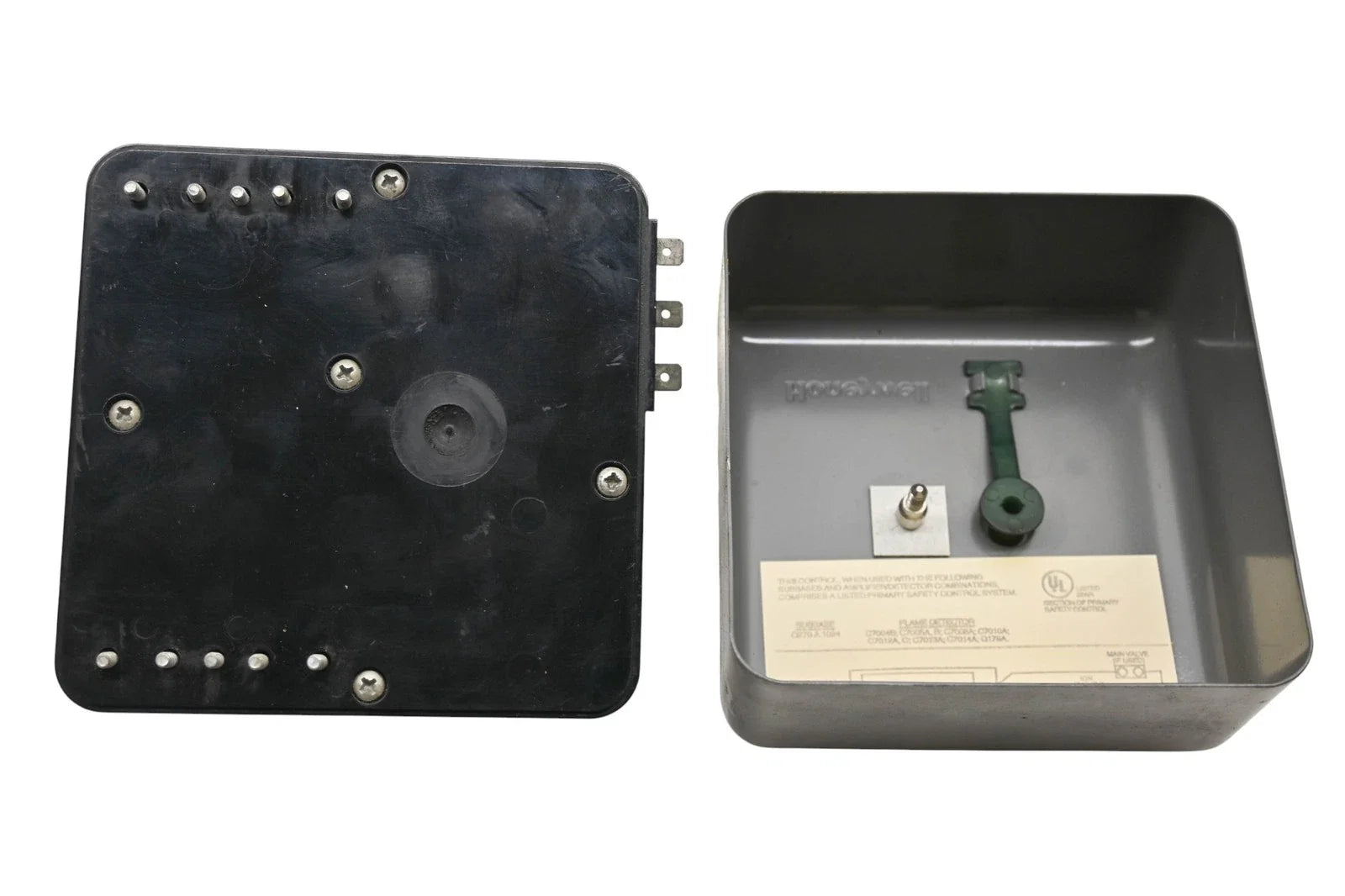 Honeywell RA890F1270 Flame Safeguard Control 120VAC Burner Protectorelay Safety Unit