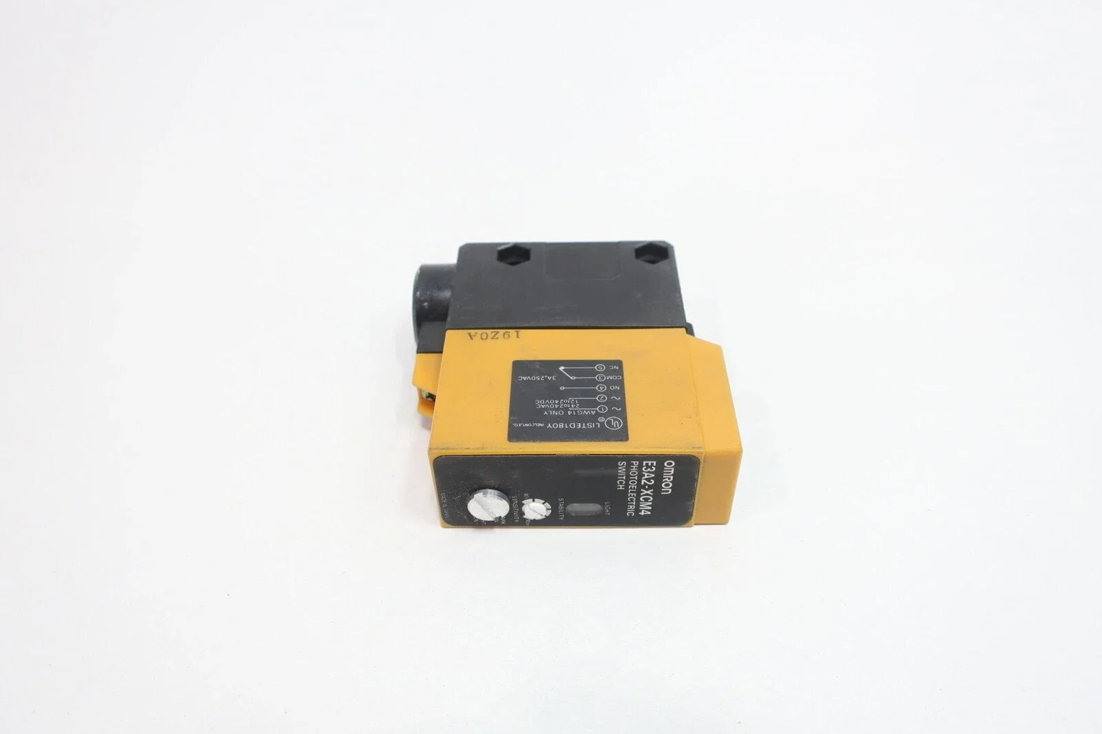 Omron E3A2-XCM4 Fiber Optic Amplifier 24-240VAC/DC NPN PNP Relay Output