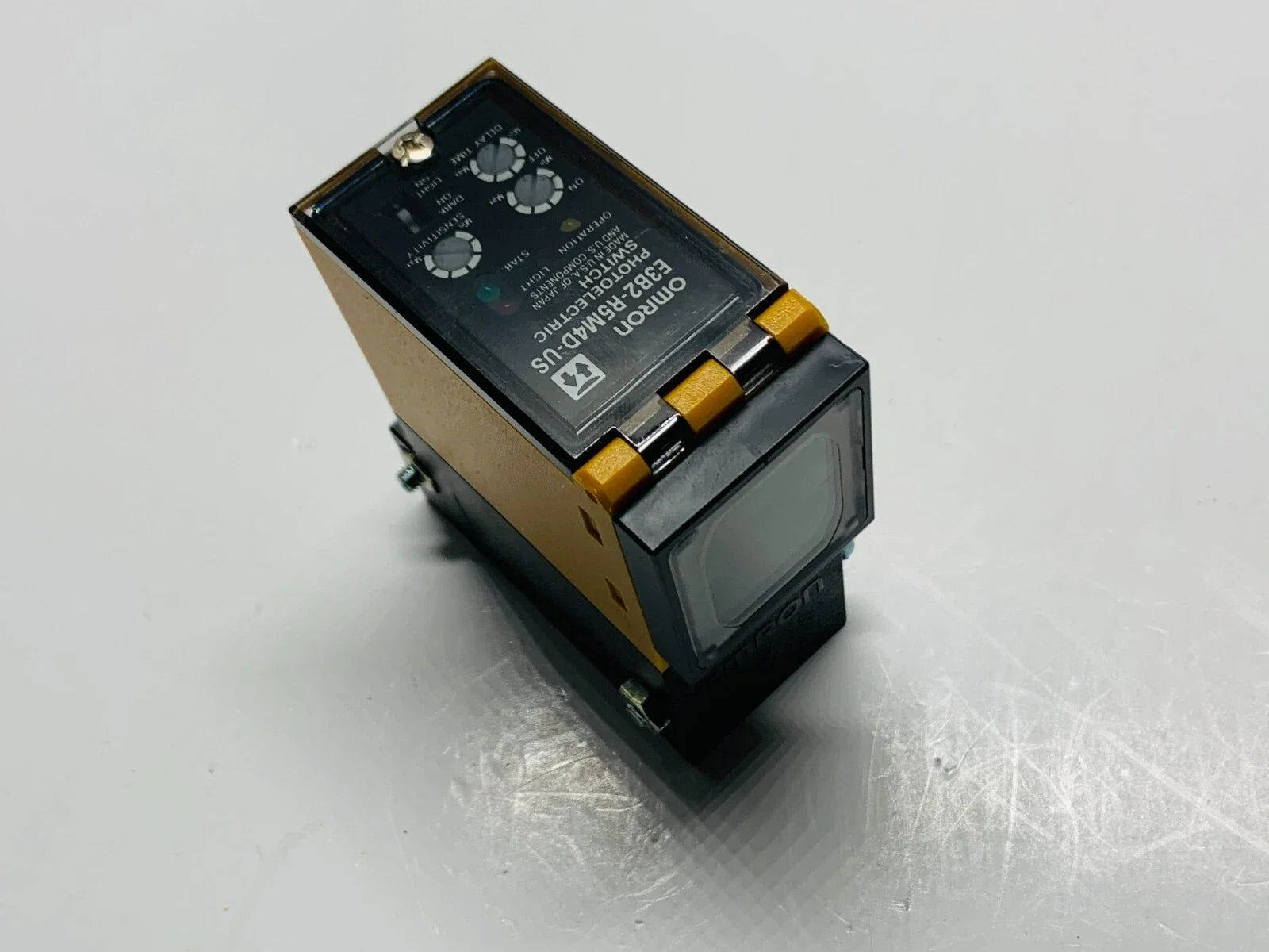 E3B2-R5M4D-US | Omron Photoelectric Switch with Timer Function