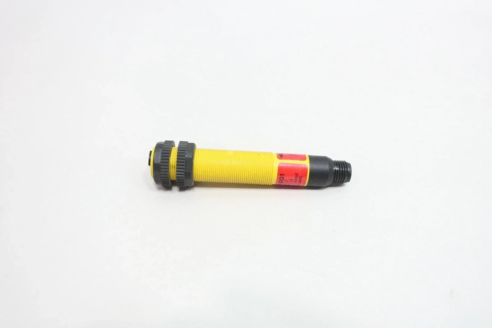 S18AW3FF100Q1 | Banner EZ-BEAM S18 Fixed Field Sensor, 100 mm, 20–250 VAC