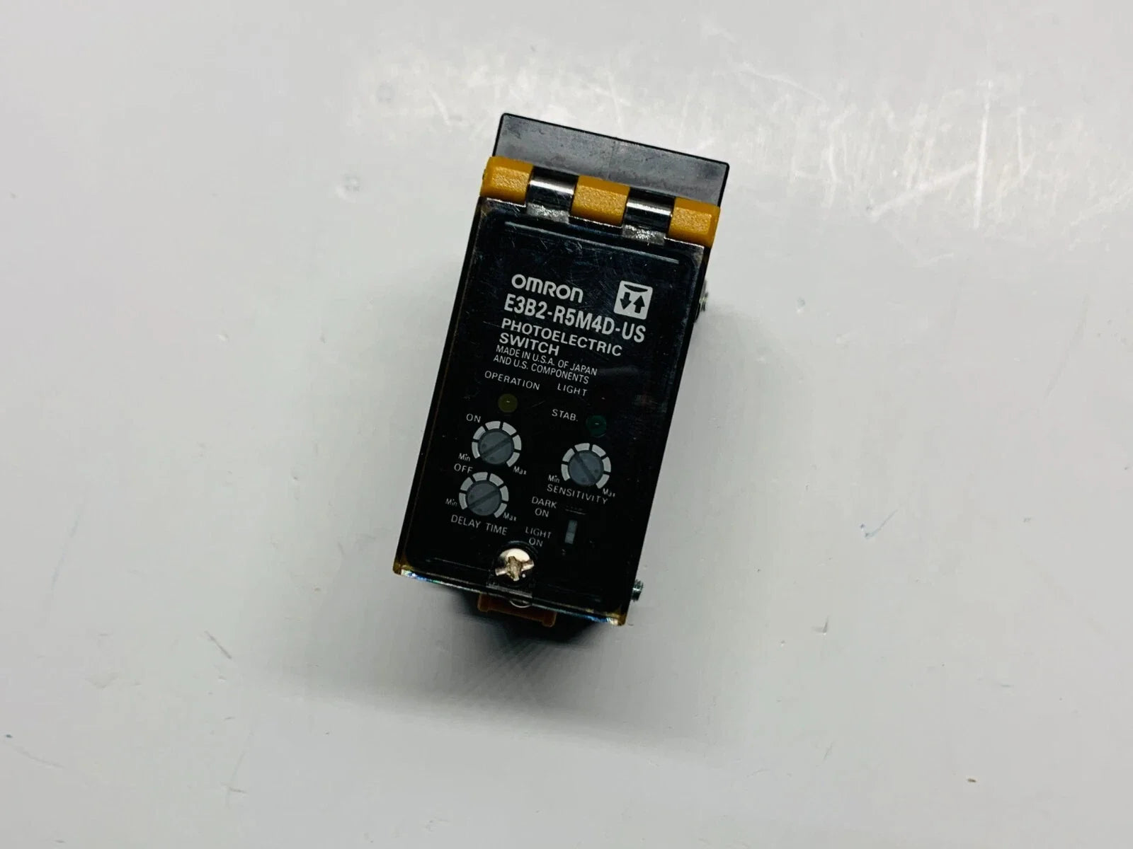 E3B2-R5M4D-US | Omron Photoelectric Switch with Timer Function