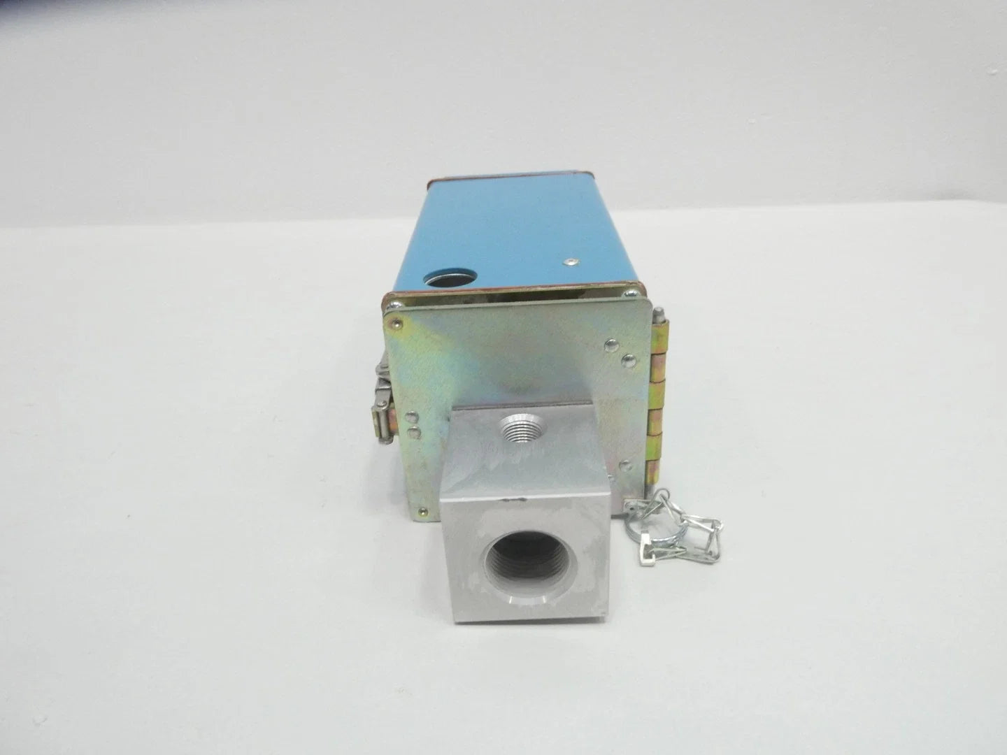 C7076A1007 | Honeywell Ultraviolet Flame Sensor for Industrial Burner Safety Systems