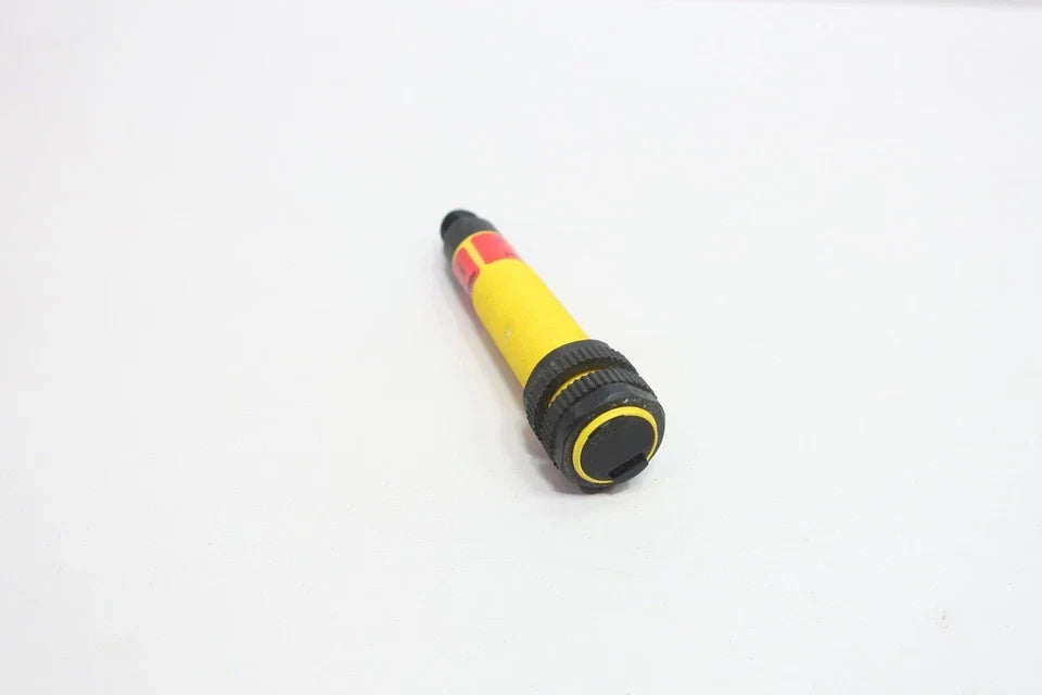 S18AW3FF100Q1 | Banner EZ-BEAM S18 Fixed Field Sensor, 100 mm, 20–250 VAC