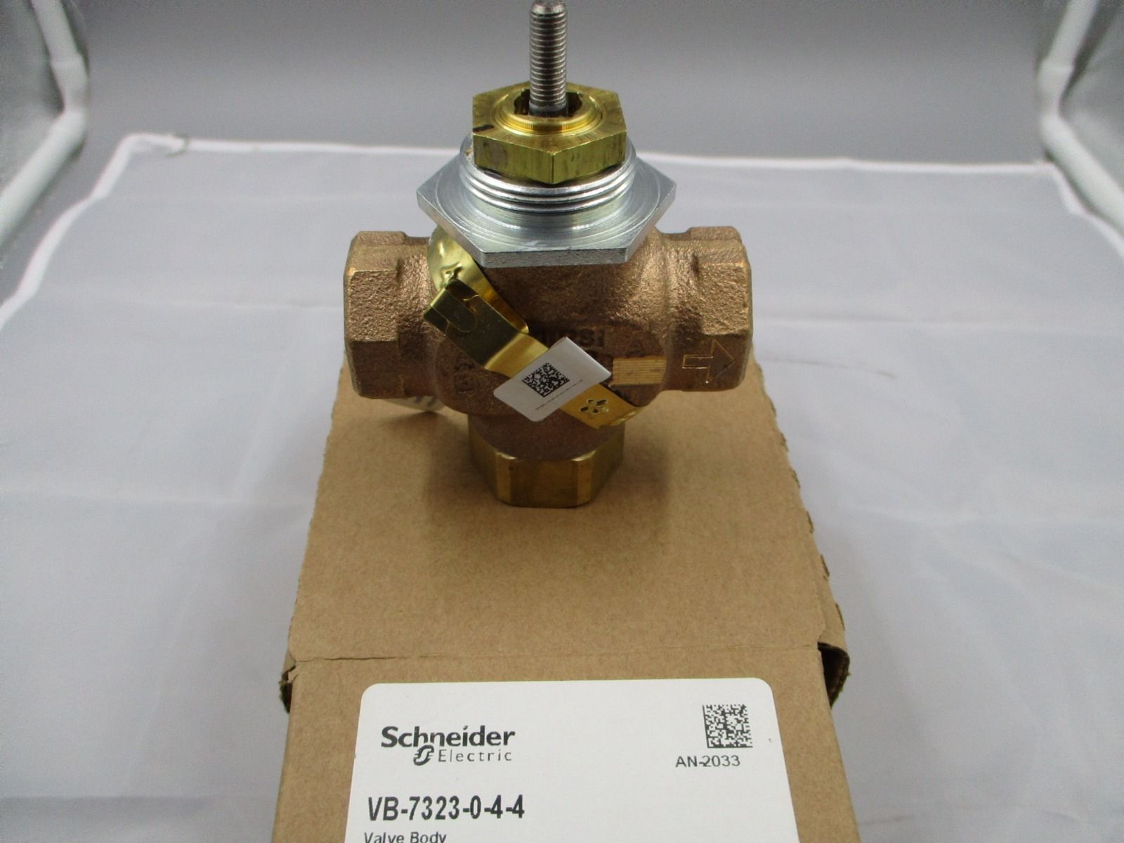 VB-7323-0-4-4 | Schneider Electric 1/2" 3-Way Diverting Globe Valve Body, Cv 4.4