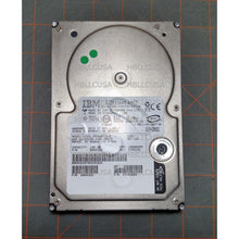 Carregar imagem no visualizador da galeria, IBM Ultrastar 08K0322 IC35L146UWDY10-0 146GB 68-pin SCSI Hard Drive 161969695871-FoxTI
